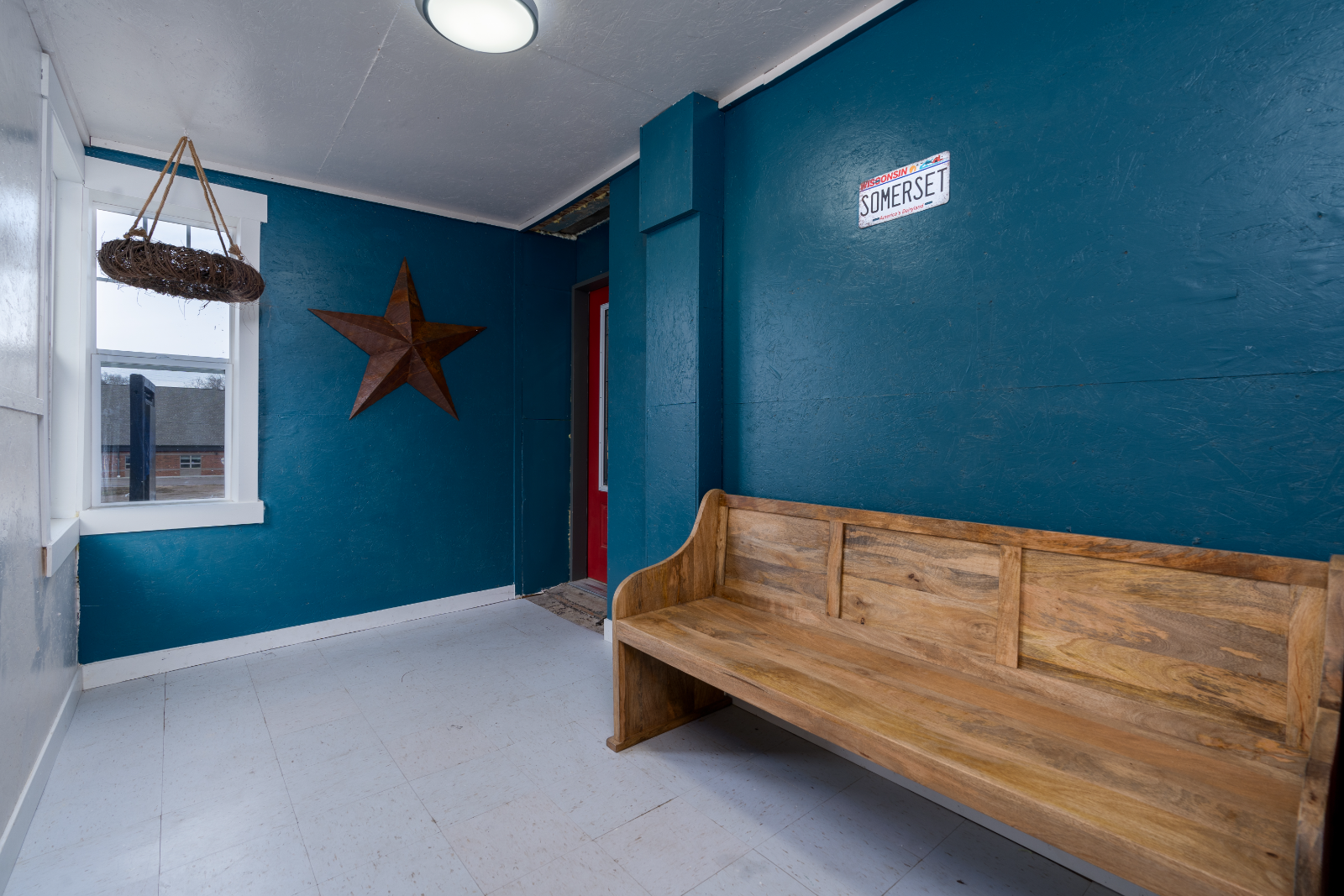 Entry vestibule with Somerset plate